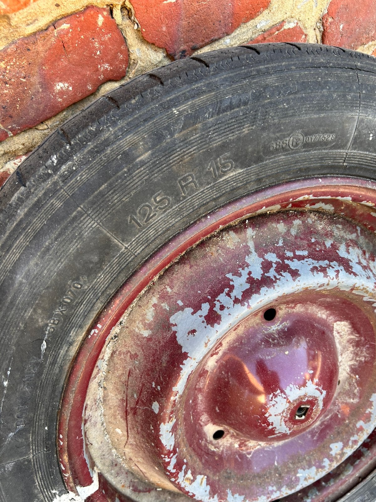 Roue de secour Citroën 2cv, Autos : Pièces & Accessoires, Enlèvement ou Envoi, Jante(s)
