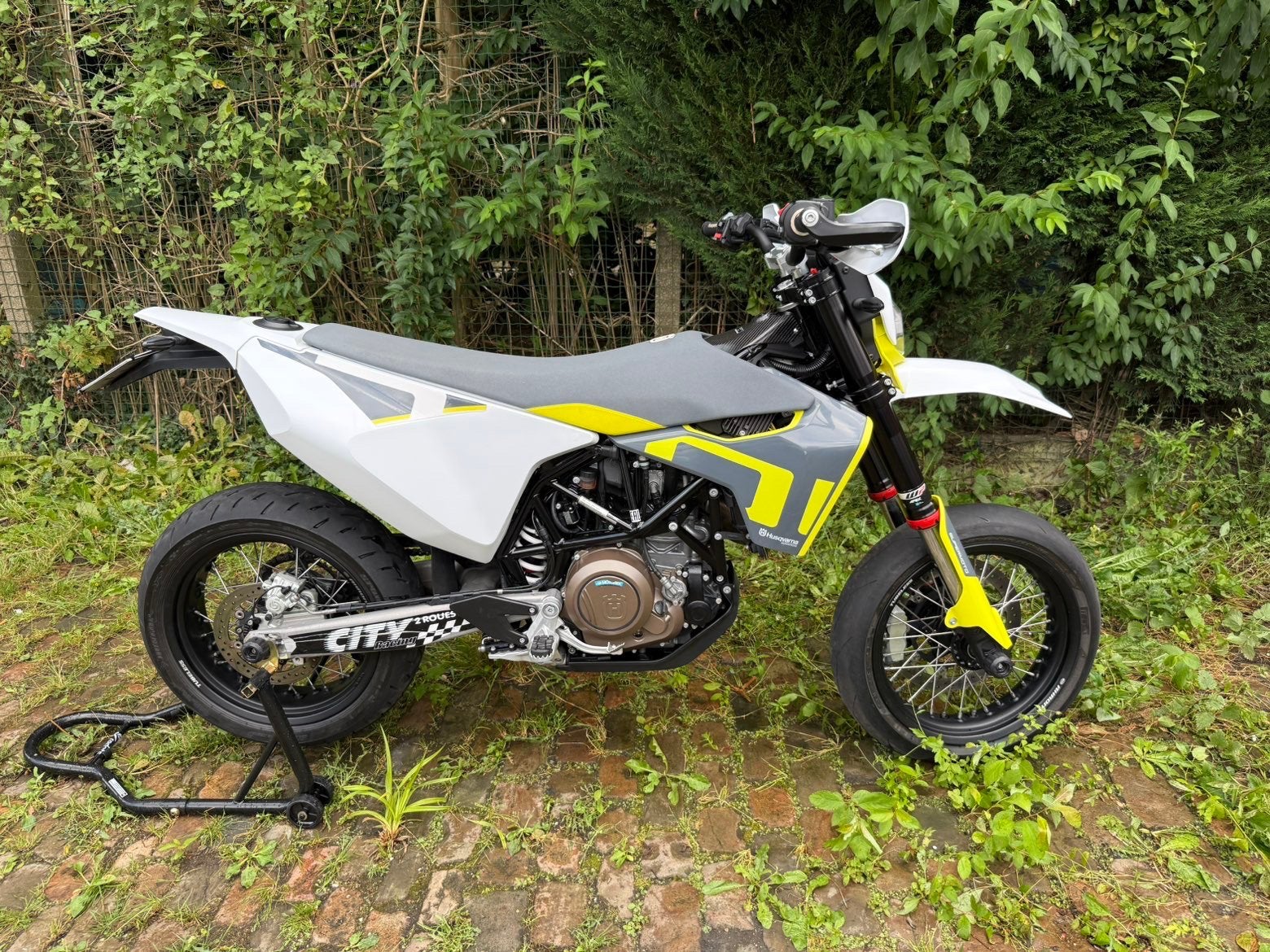 Husqvarna 701 annee 2021, Motos, Occasion, Plus de 35 kW, Particulier, Manuelle