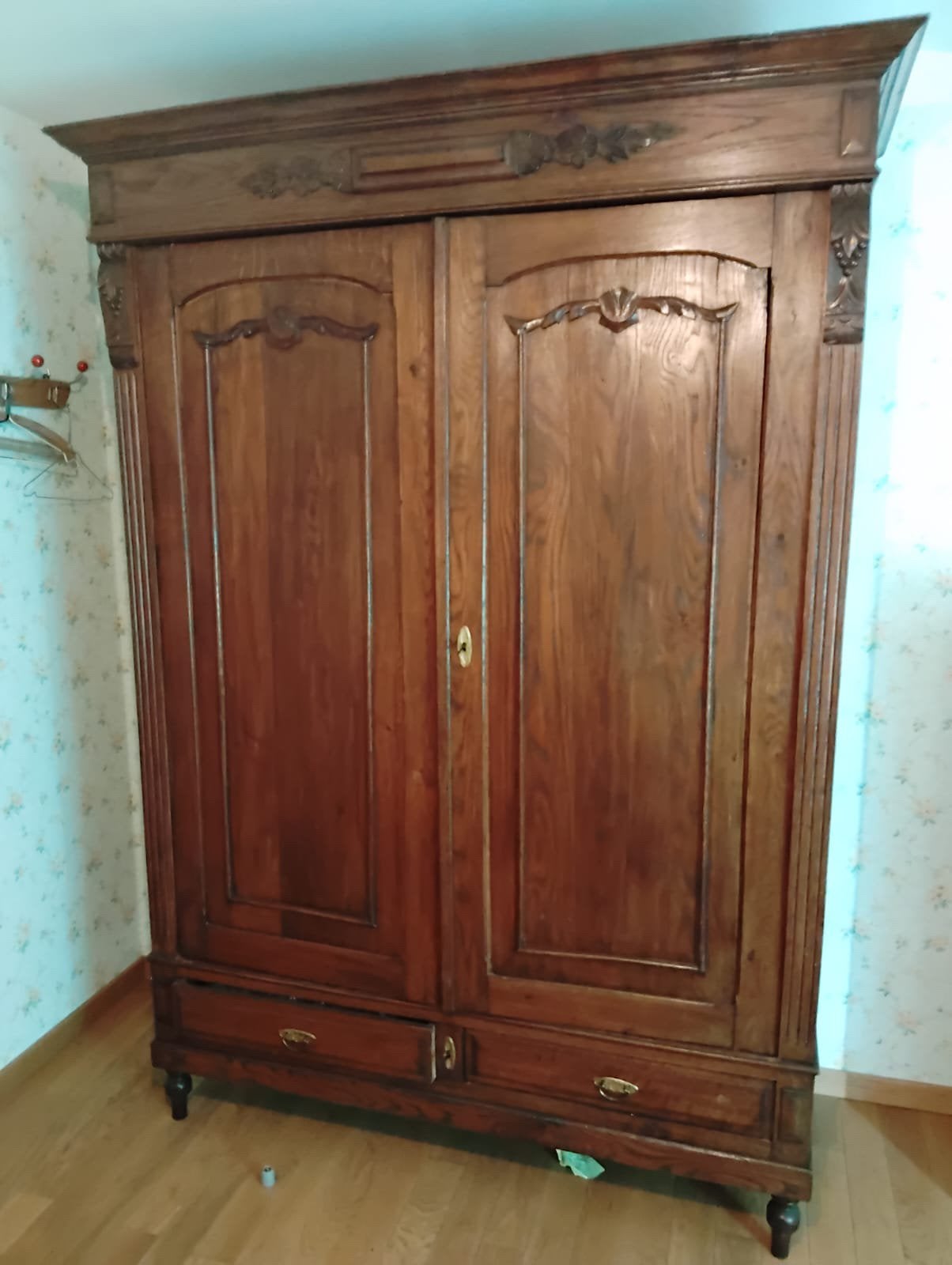 Tres grande garde robe, Enlèvement