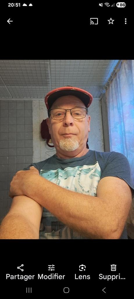 Recherche femme pour vie commune, Contacts & Messages