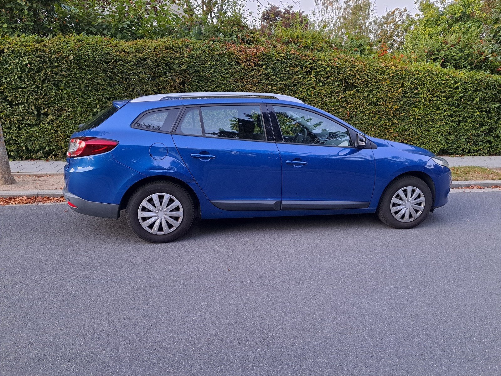 Renault Megane 1.6 Essence. À partir de 2011. 5 milliards d', Autos, Euro 5, Noir, 5 portes, Particulier