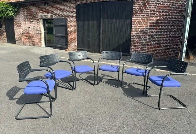Zeer comfortabele stoelen, Autres couleurs, Blauw/paars is kleur van de zitting, frame zwart, Enlèvement, Tissus
