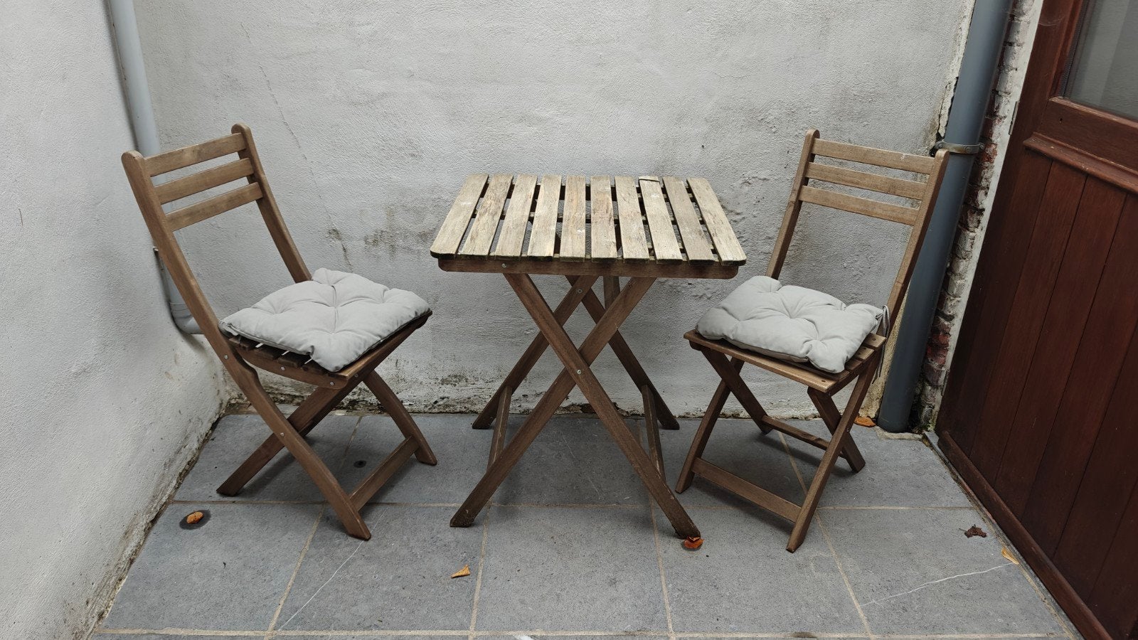 Tuintafel met 2 stoeltjes én kussentjes, Jardin & Terrasse, Ensembles de jardin, Salons de jardin, Enlèvement, Utilisé, Bois