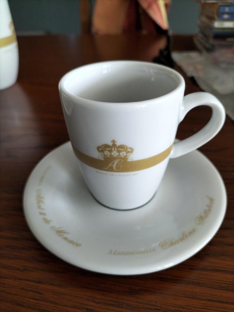 Tasse et soucoupe Albert et Charlène de Monaco, Collections, Envoi