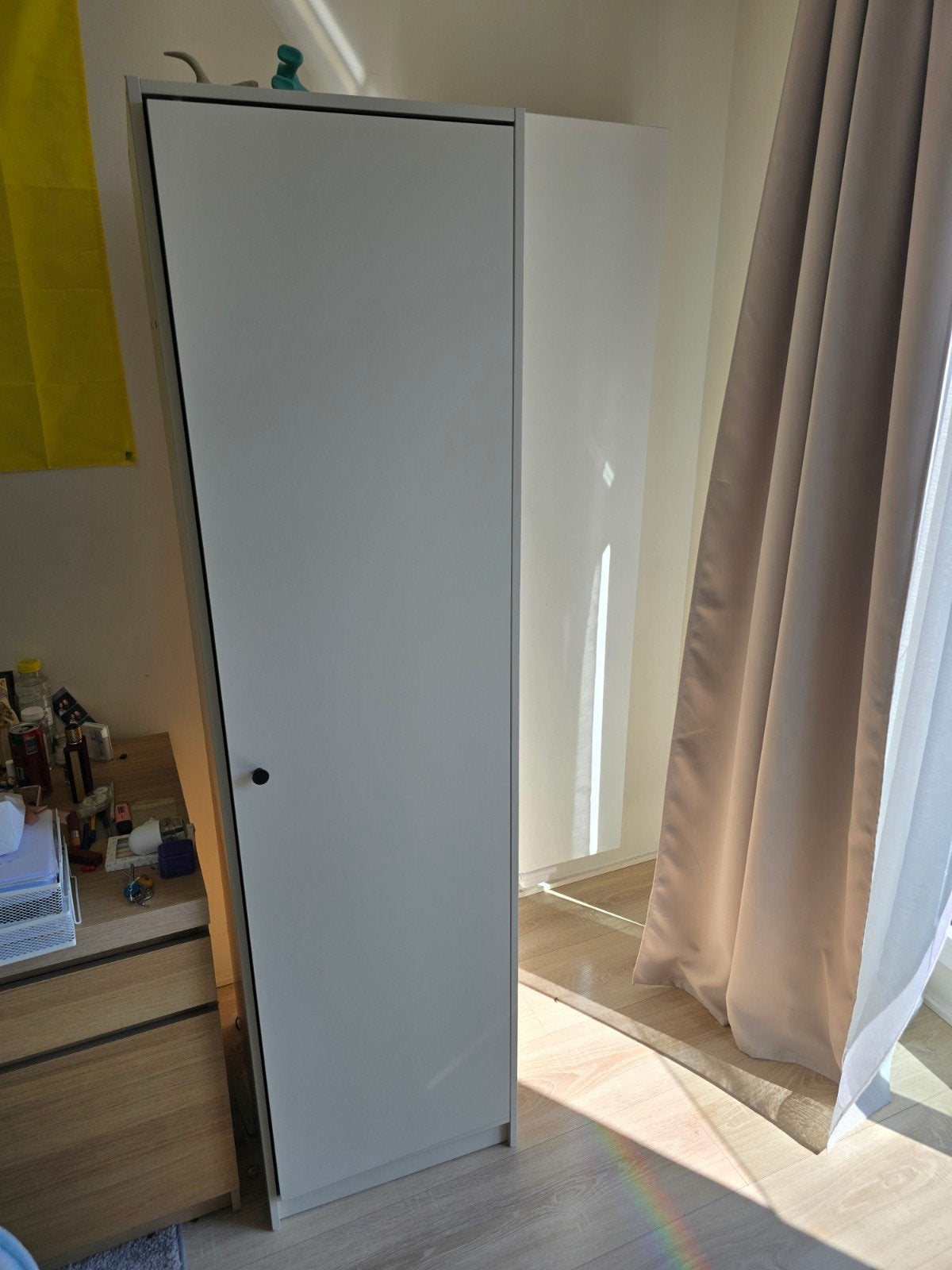 Kleding kast, Enlèvement