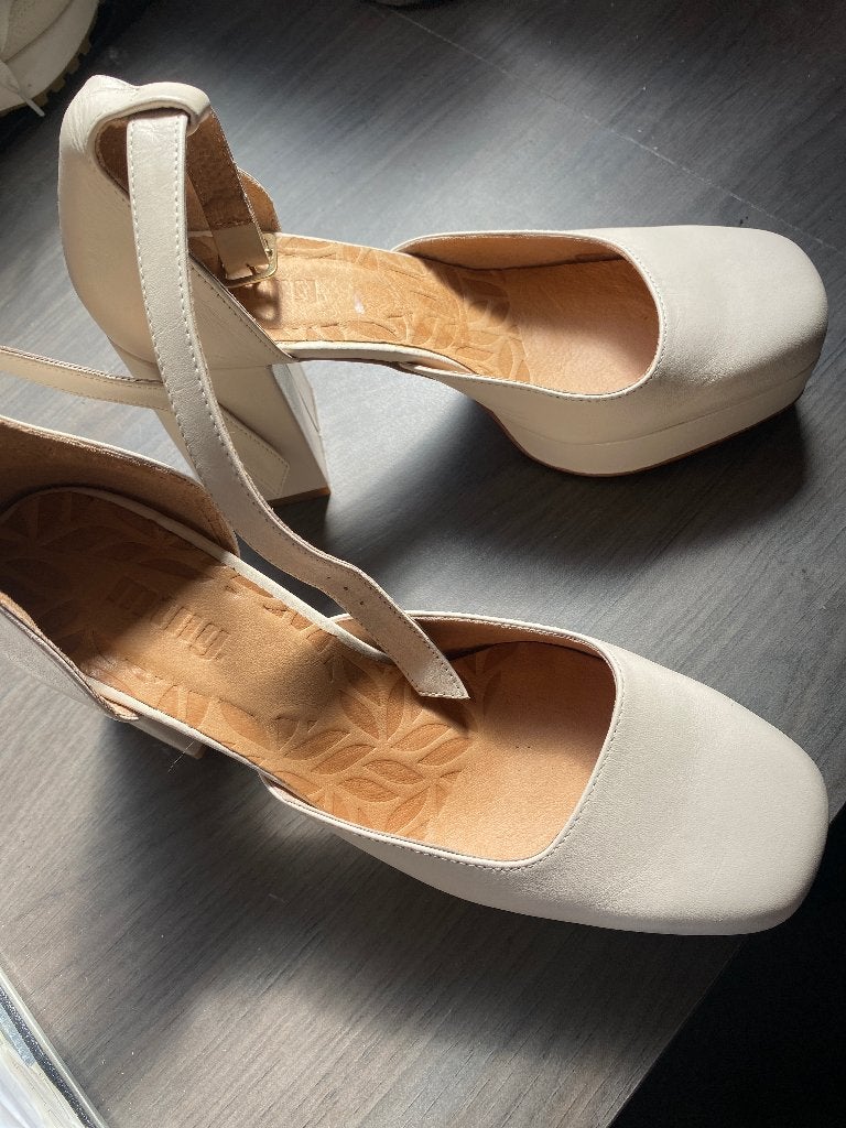 Witte sandalen, MTNG, Wit, Ophalen of Verzenden, Zo goed als nieuw