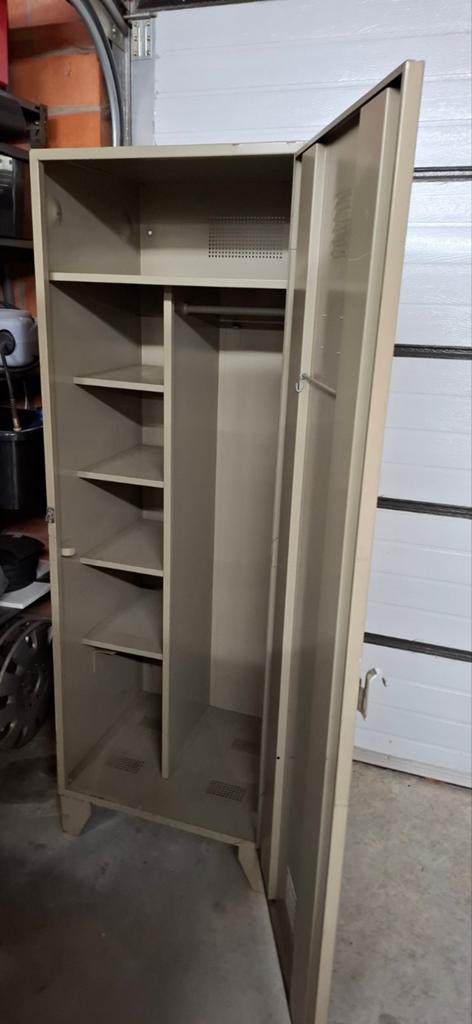 Metalen Lockerkast., Ophalen