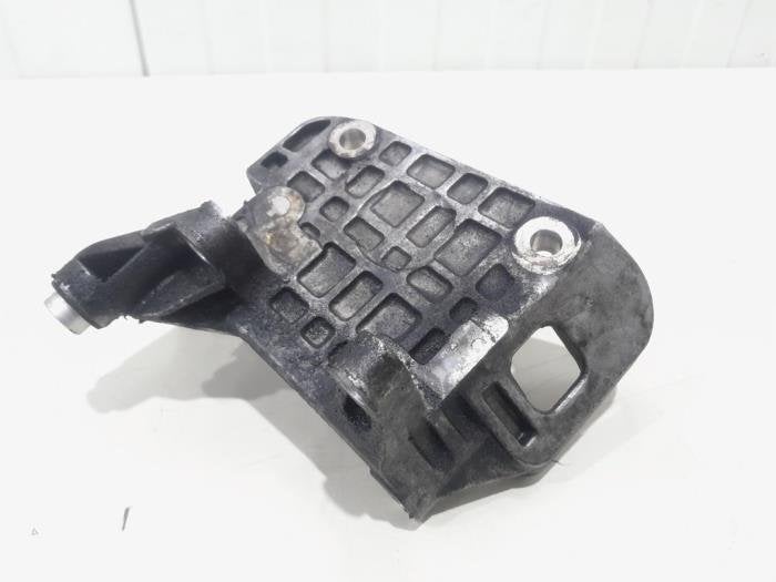 Support dynamo haut d'un Audi A6, -, 3 mois de garantie, Audi, Utilisé
