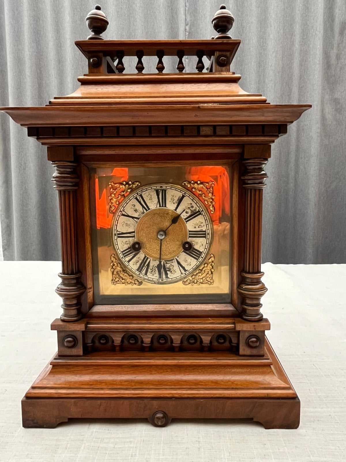 Horloge ancienne H.A.C.  - avec étagère inférieure, Antiquités & Art, Enlèvement