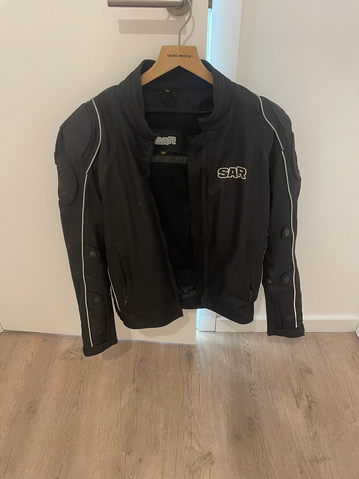 Motovest, Motos, Enlèvement
