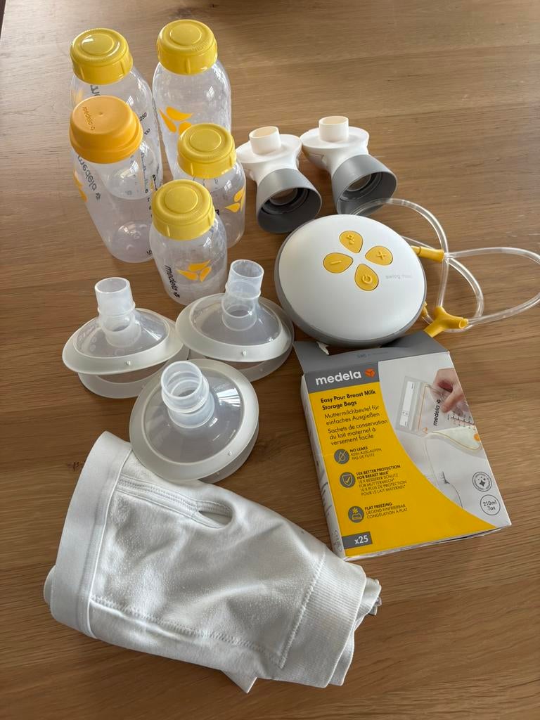 Medela milk pump + accessories, Enlèvement, Comme neuf