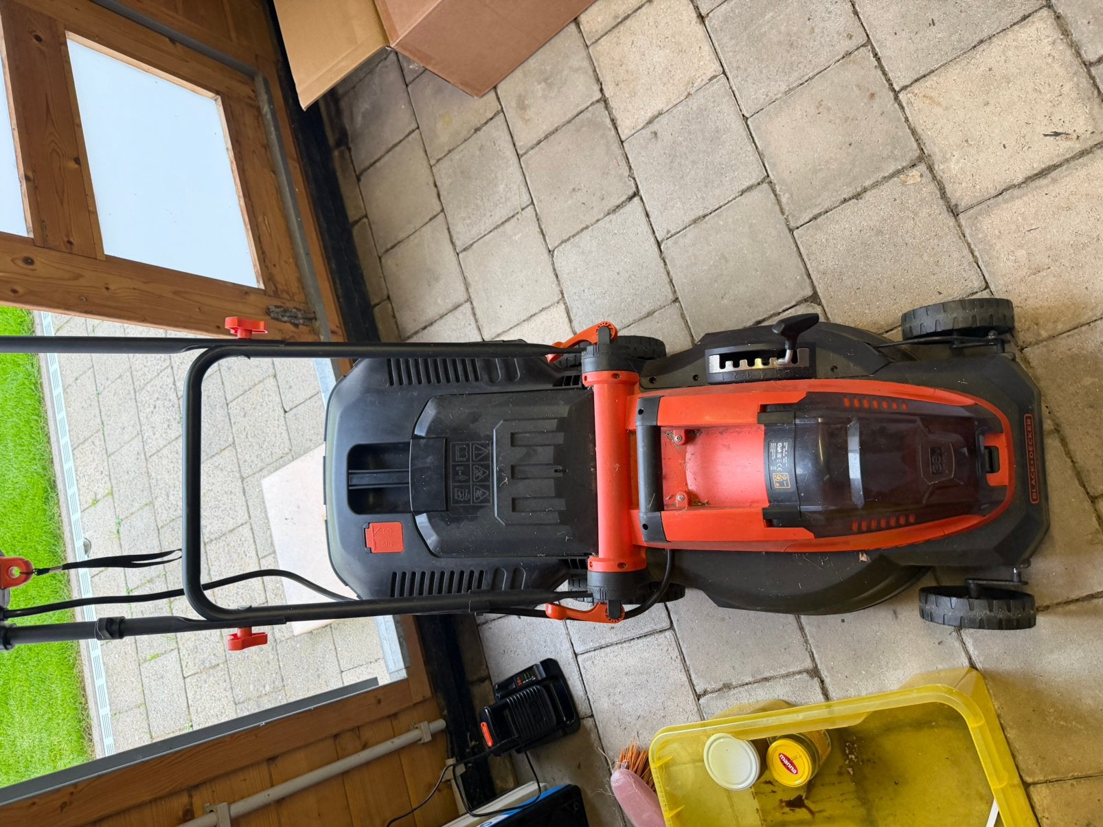 Black en dekker accu grasmaaier, Ophalen, Gebruikt, 30 t/m 39 cm, Accu-grasmaaier