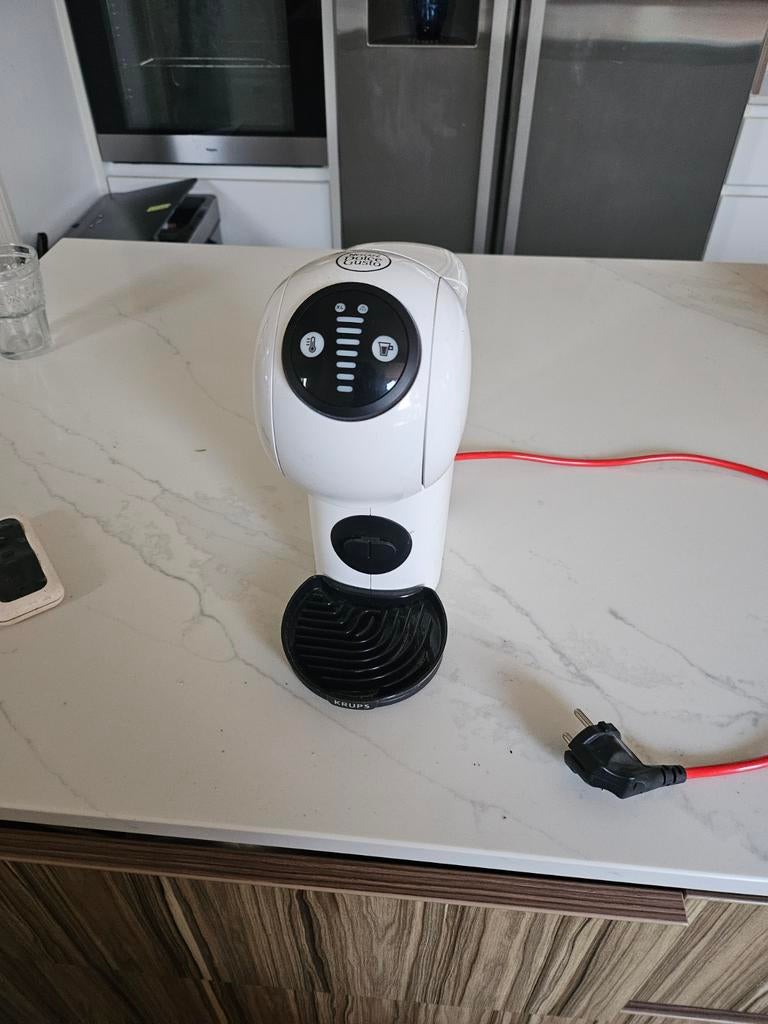 Dolce Gusto utilisé peu de fois, presque neuf, Enlèvement
