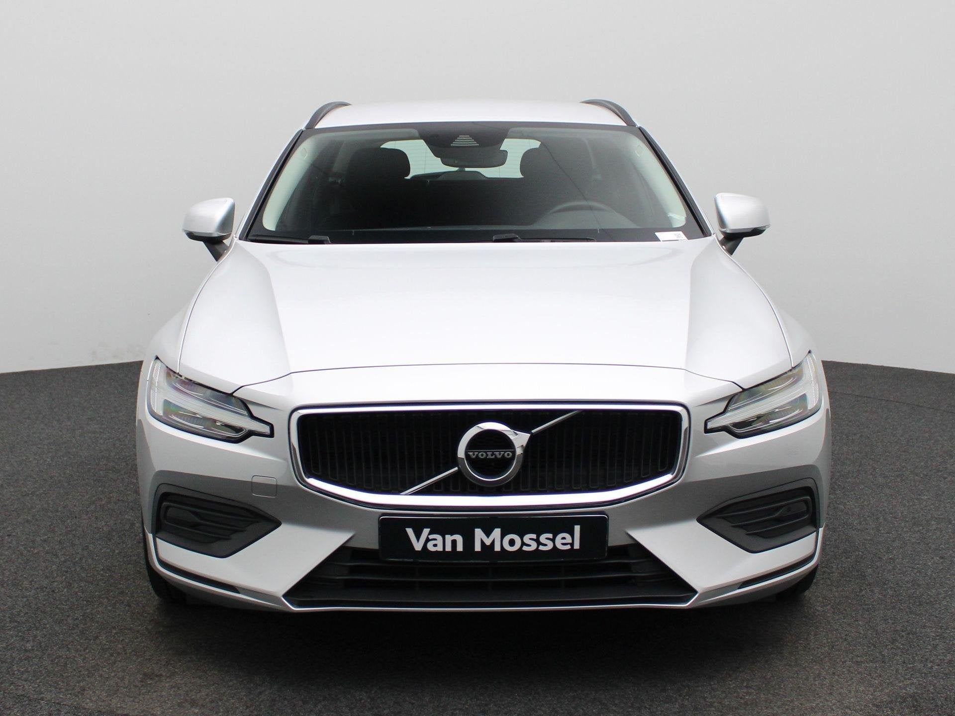 Volvo V60 B3 Geartronic Momentum Pro (automatique), 144 g/km, Argent ou Gris, 1800 kg, Euro 6