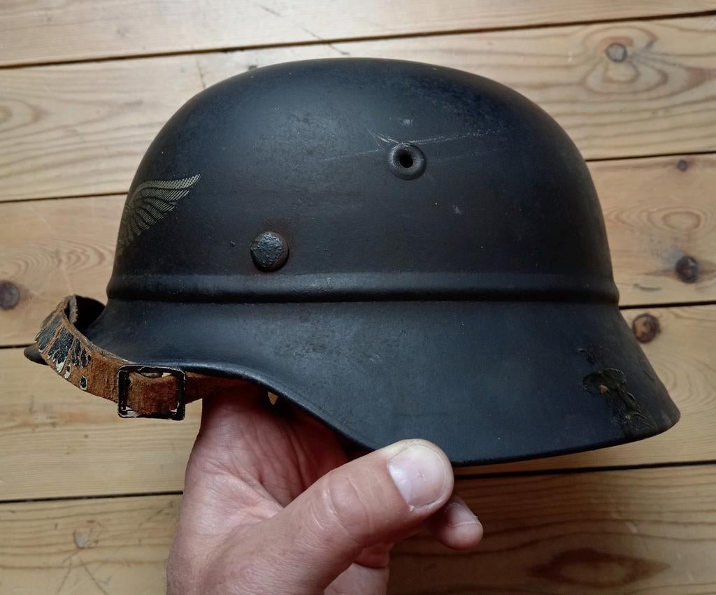 wo2 Duitse Luftschutz Beaded M40 helm decal 100%, Verzamelen, Ophalen of Verzenden, Luchtmacht, Helm of Baret