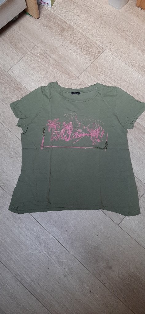 T-shirt maat S - 36, Kleding | Dames, Ophalen, Meerkleurig, Zo goed als nieuw, Korte mouw