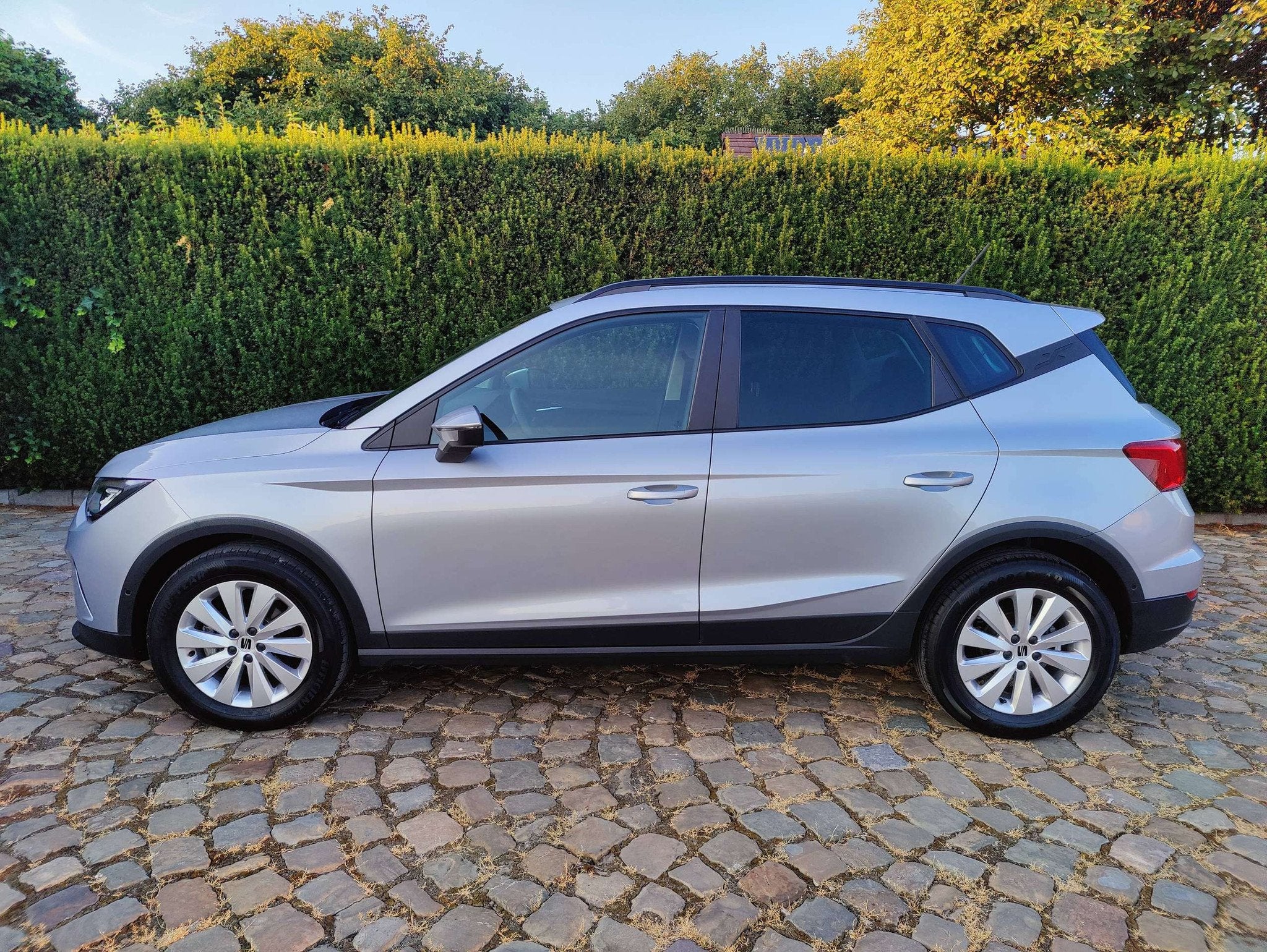 SEAT Arona Arona 1.0 TSI Move! Navi DSG (automatique), Autos, Argent ou Gris, Achat, Entreprise, 1188 kg