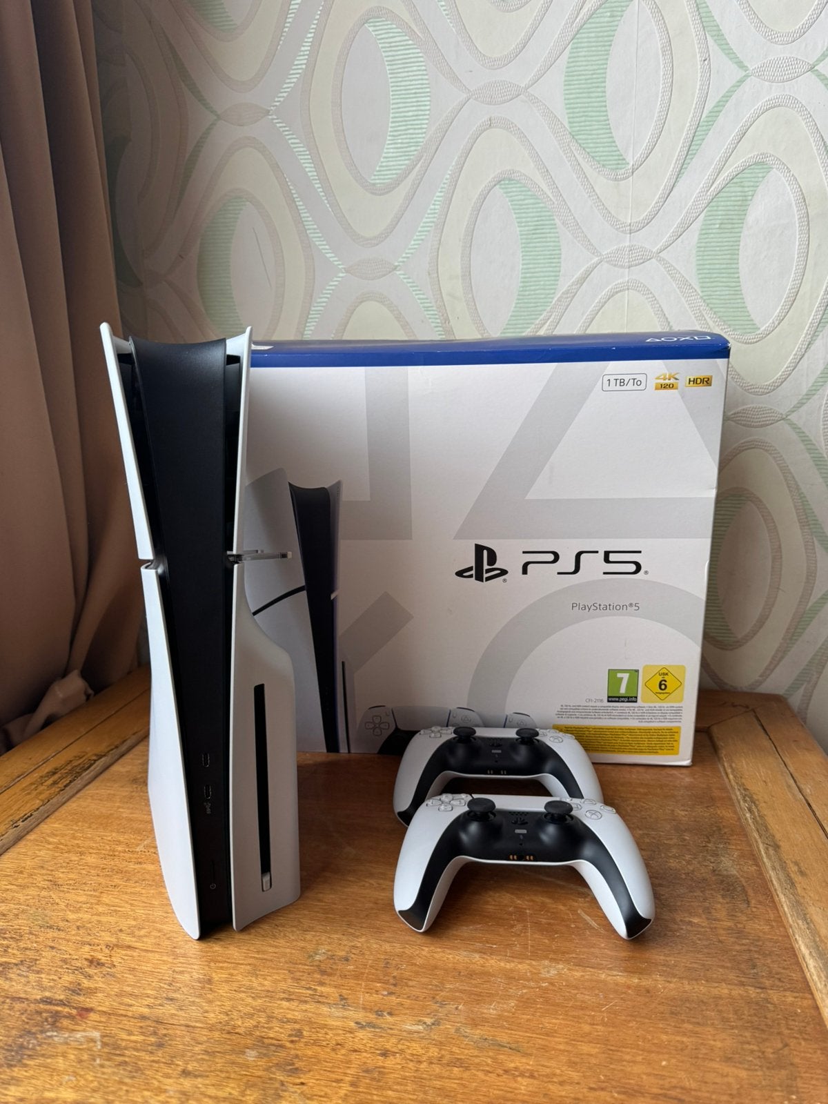 PS5 Slim Disc 1TB + 2 Controllers + 3 Games + Garantie, Games en Spelcomputers, Ophalen, Zo goed als nieuw