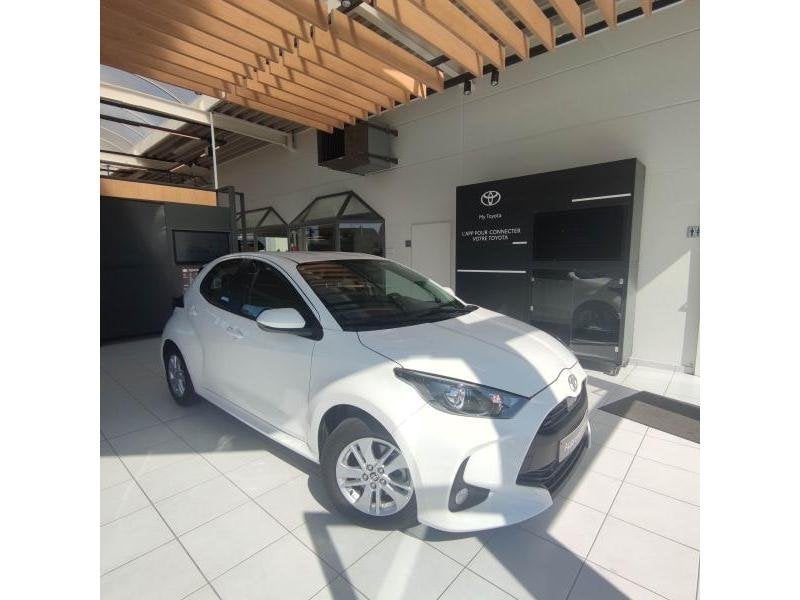 Toyota Yaris Dynamic de direction..., Auto's, Automaat, 1497 cc, Wit, 5 deurs