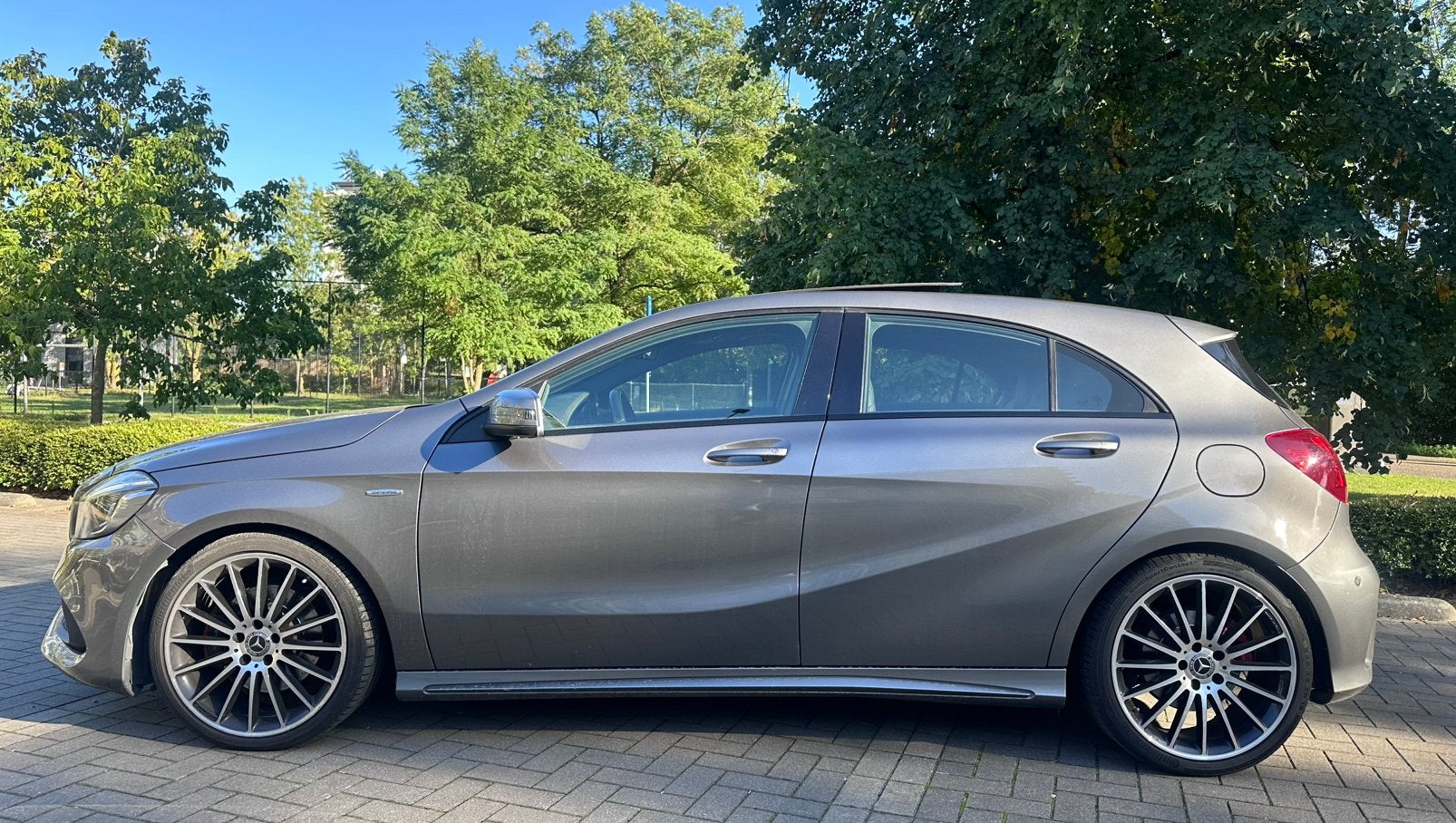 Mercedes A 250 i 4Matic AMG Pano Led Navi Leder Full Option, Autos, Achat, Euro 6, Entretenue par le concessionnaire, Noir