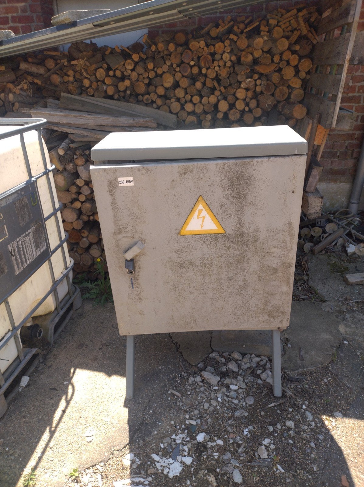 Werfkast 220V/400V, Enlèvement
