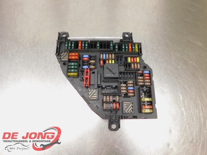 Boîte à fusibles d'un BMW 5-Serie, -, 3 mois de garantie, Utilisé, -