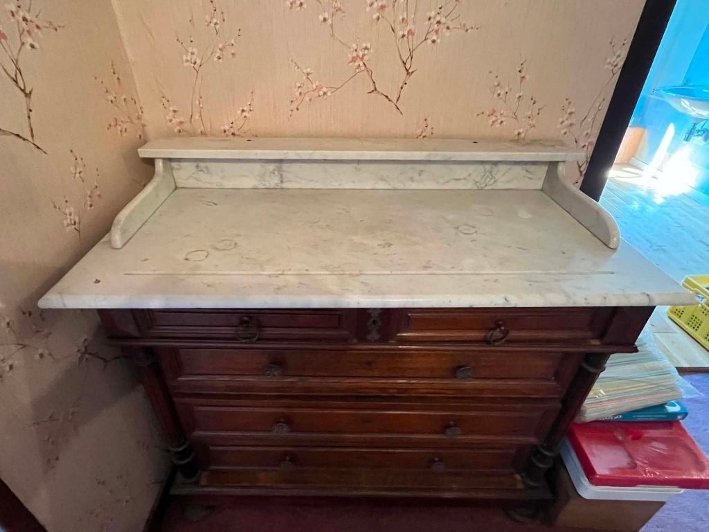 Commode ancienne en chêne, 5 tiroirs ou plus, 100 à 150 cm, Enlèvement, Utilisé