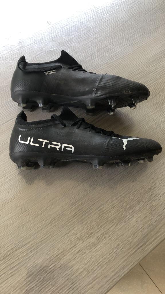 voetbalschoenen merk puma, Sport en Fitness, Voetbal, Ophalen, Zo goed als nieuw, Schoenen