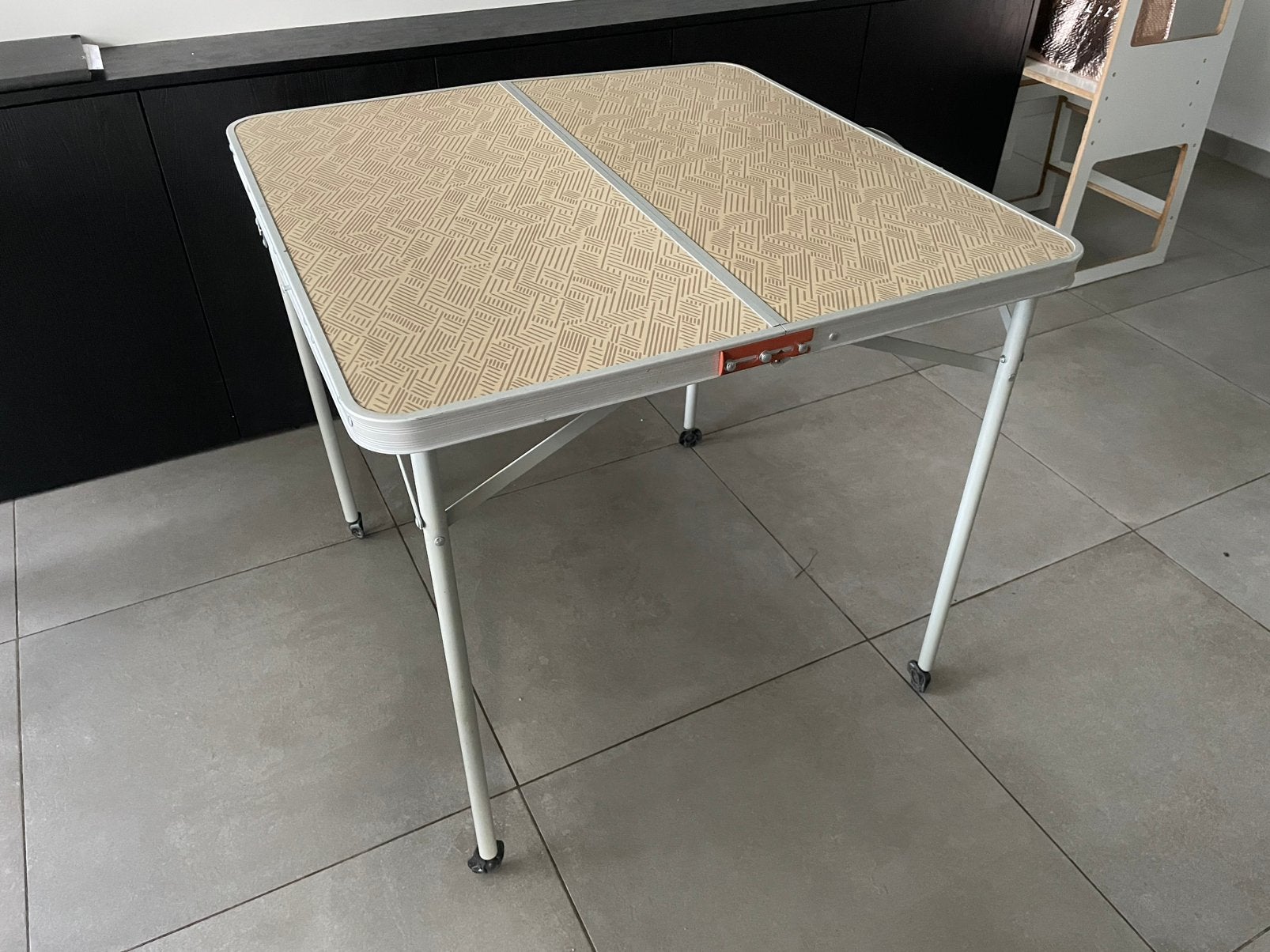 Camping tafeltje decathlon 80x80, Ophalen, Gebruikt