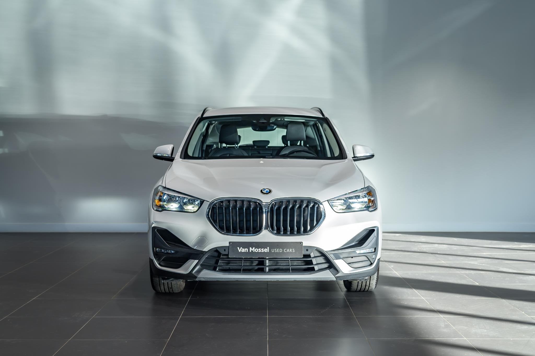BMW X1 sDrive18iA (100 kW) (automatique), Autos, Achat, Euro 6, Entreprise, Volant multifonction
