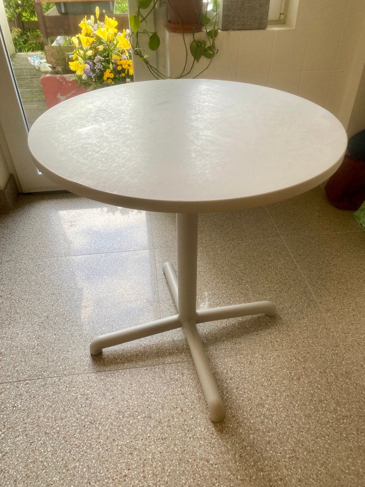 Table ronde Stensele ikea, Maison & Meubles, Rond, Jusqu'à deux personnes, Enlèvement, Utilisé