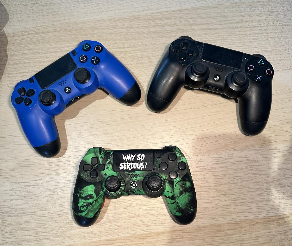3 PS4 controllers DualShock 4 – Sony + custom controller, Games en Spelcomputers, Spelcomputers | Sony Consoles | Accessoires