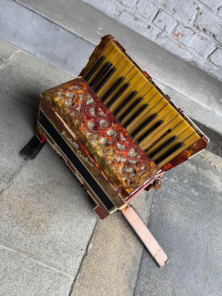 Ancien  accordéon fratelli, Musique & Instruments, Accordéons, Enlèvement ou Envoi, Comme neuf