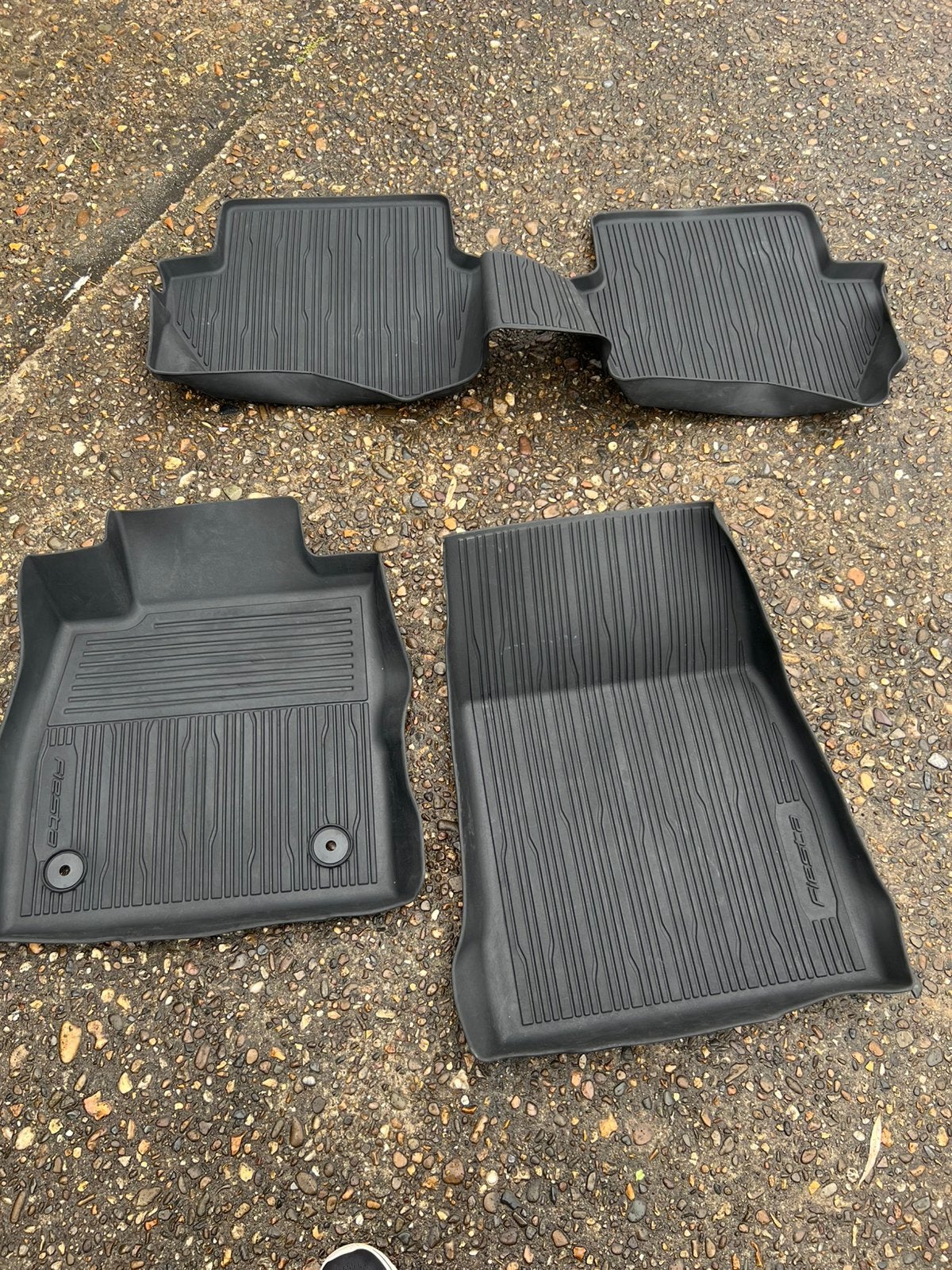 Originele Ford Fiesta rubberen vloermatten – set van 4, Enlèvement ou Envoi, Comme neuf