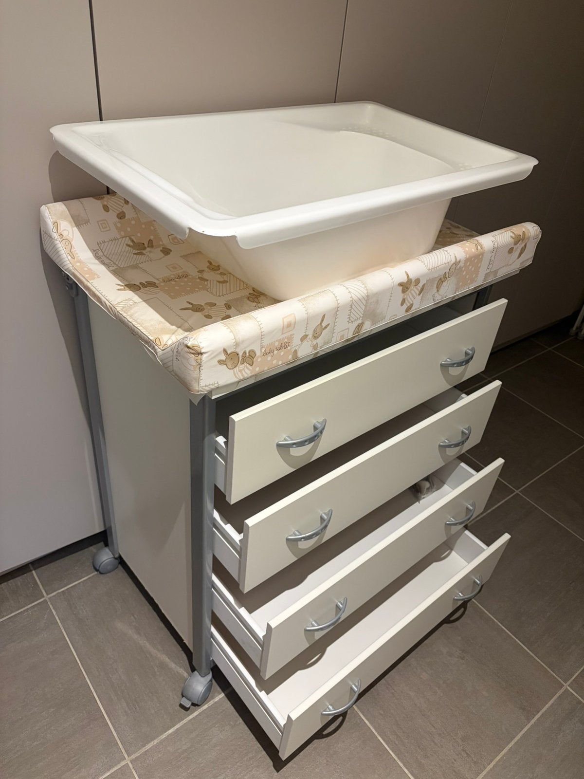 Verzorgingstafel, babybadje, Huis en Inrichting, Badkamer | Badkamermeubels, Ophalen, Gebruikt, 25 tot 50 cm, 50 tot 100 cm