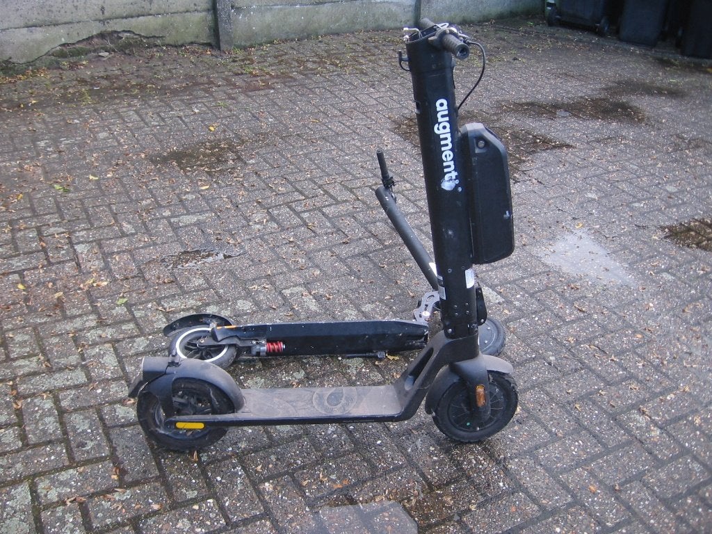 2 elektrische steps voor stukken samen 50 € ZE WERKEN NIET, Fietsen en Brommers, Ophalen, Gebruikt, Elektrische step (E-scooter)