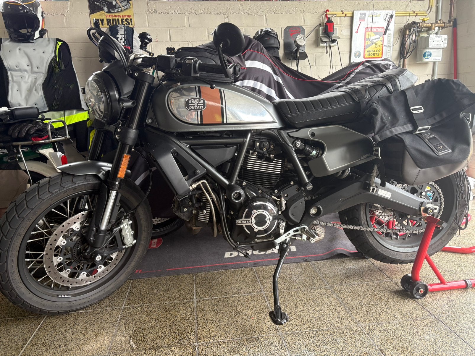 Ducati Scrambler Nightshift, Motos, Motos | Ducati, Particulier, Naked bike, plus de 35 kW, 2 cylindres, Permis Moto A1 minimum