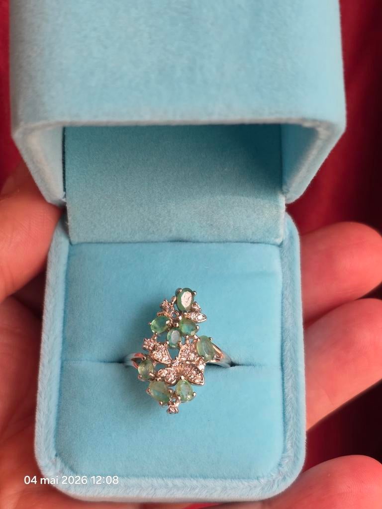 Prachtige sterling zilveren ring met natuurlijke smaragden, Handtassen en Accessoires, Ringen, Ophalen, 19 tot 20, Nieuw, Met edelsteen