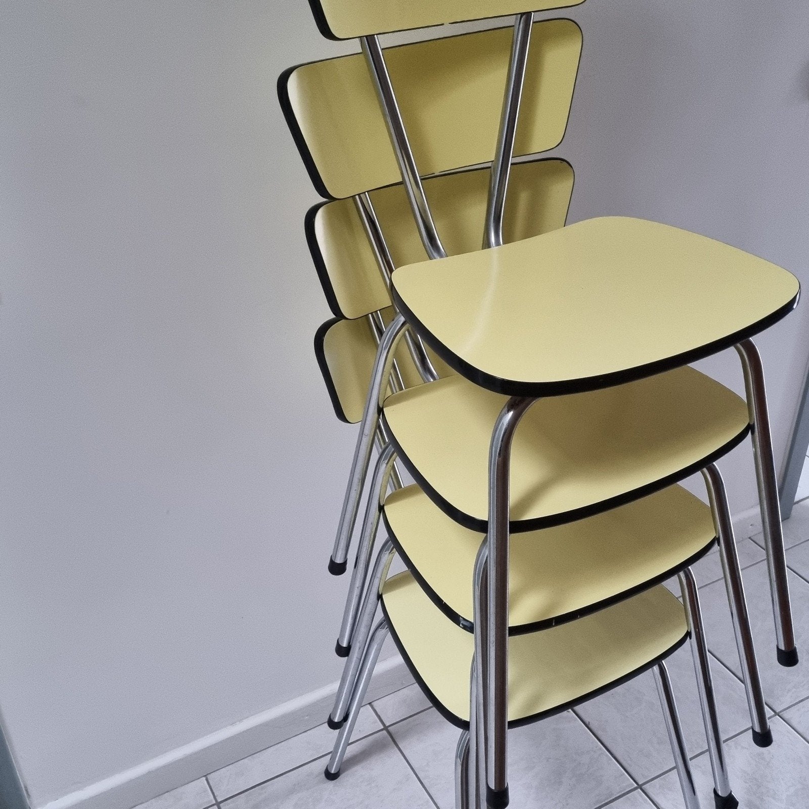 4x Retro Formica stoelen jaren 60/70 –Prachtig geel & chroom, Huis en Inrichting, 4 krukken, Ophalen, Gebruikt