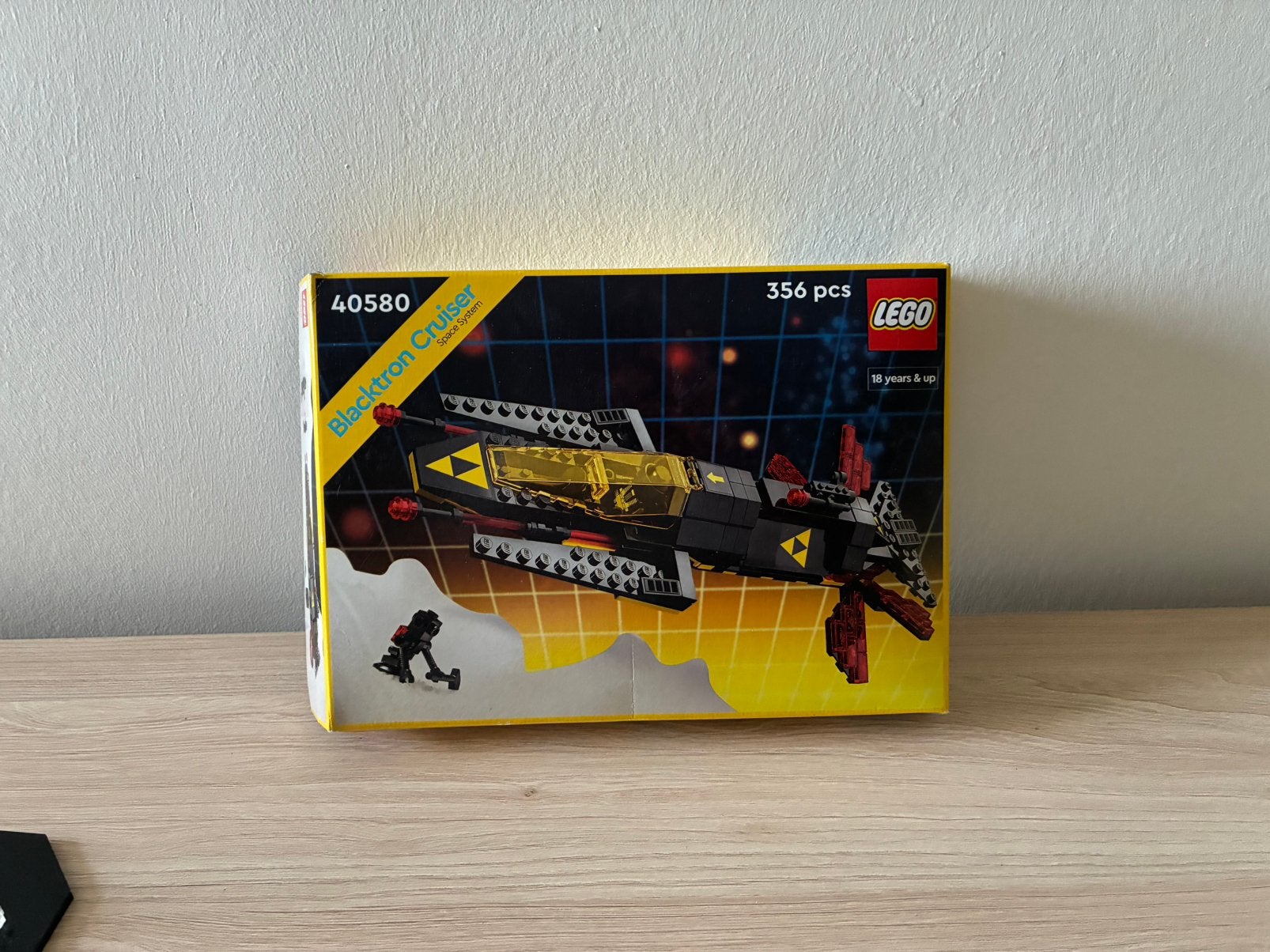 LEGO 40580 Blacktron Cruiser - compleet + display, Lego, Comme neuf, Enlèvement, Space