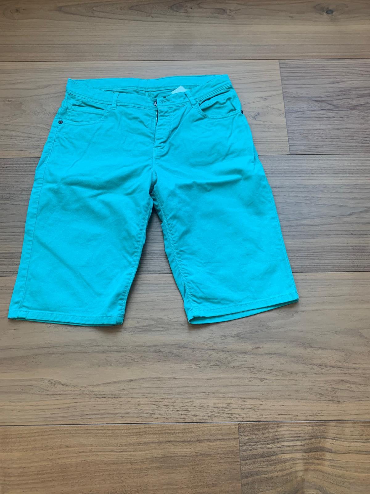 Groene korte broek 16 jaar, Kinderen en Baby's, Kinderkleding | Maat 176, Ophalen of Verzenden, Zo goed als nieuw, Jongen, Broek