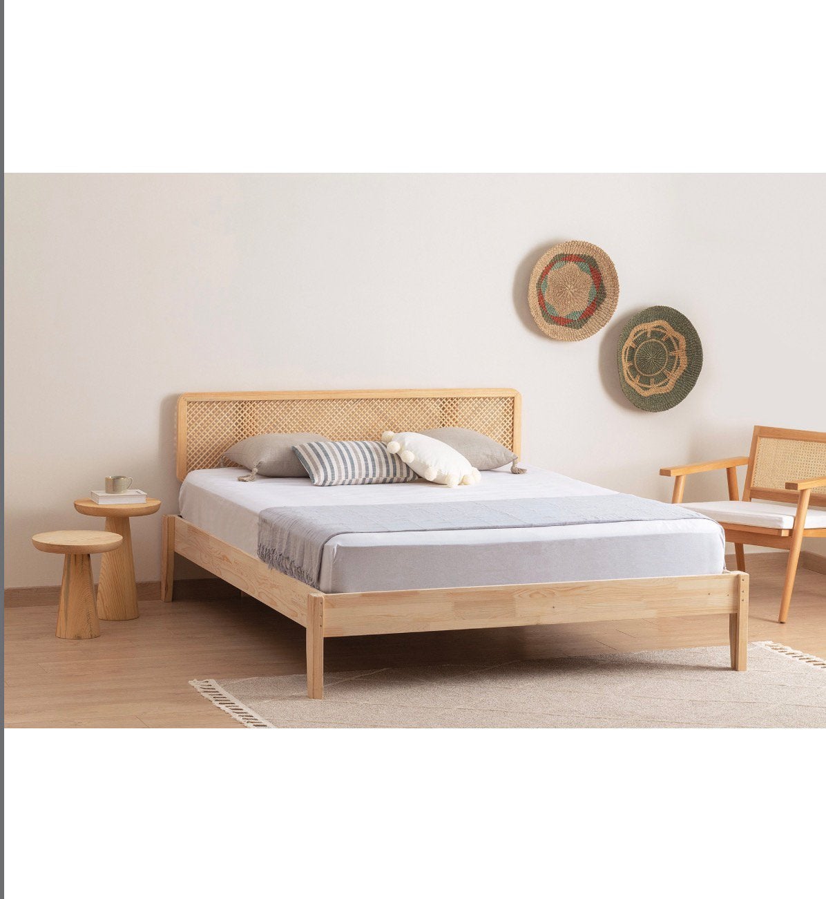 Bed 140x200cm met matras en nachtkastje inbegrepen, Huis en Inrichting, Ophalen, Zo goed als nieuw