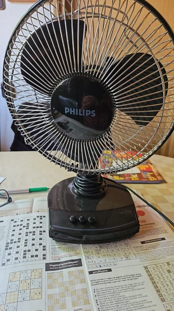 ventilator zwart 42 cm hoog en 30 cm breed, Elektronische apparatuur, Ophalen of Verzenden, Zo goed als nieuw, Tafelventilator