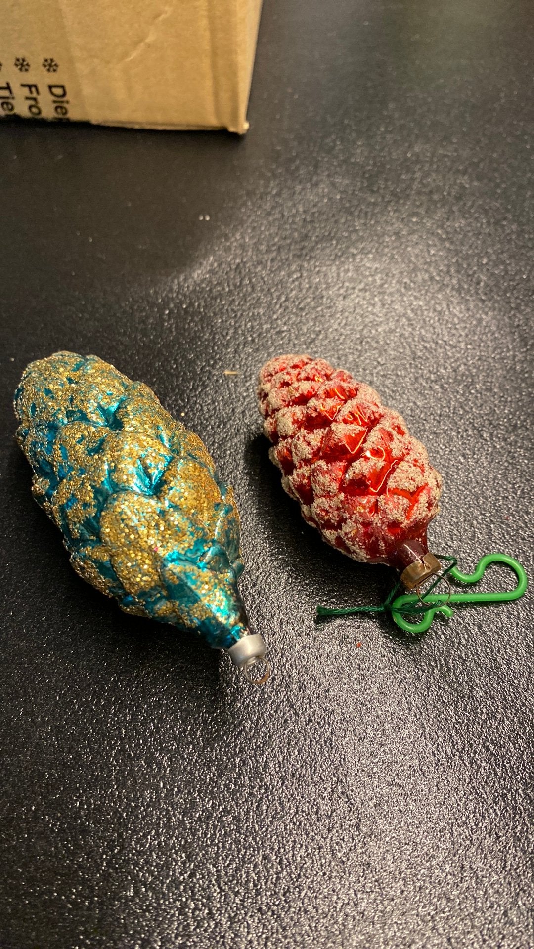 2 antieke kerstballen dennenappal, Ophalen of Verzenden, Zo goed als nieuw
