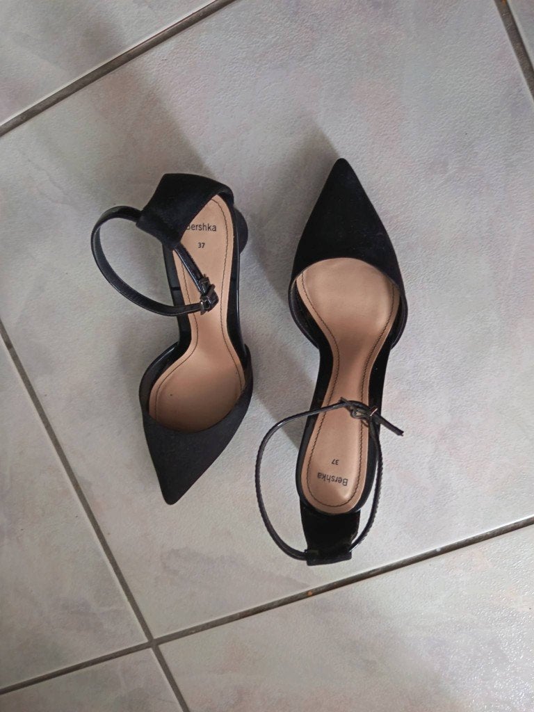 BERSHKA zwarte suède schoenen 37, Schoenen met lage hakken, Zwart, Zo goed als nieuw, Bershka