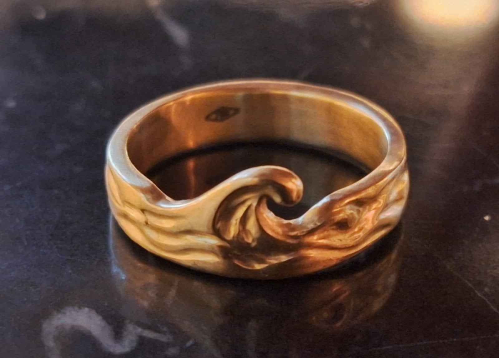Carved Wave, unieke 18-karaats massief gouden ring | Créat, Handtassen en Accessoires, Ringen, Geel, Goud