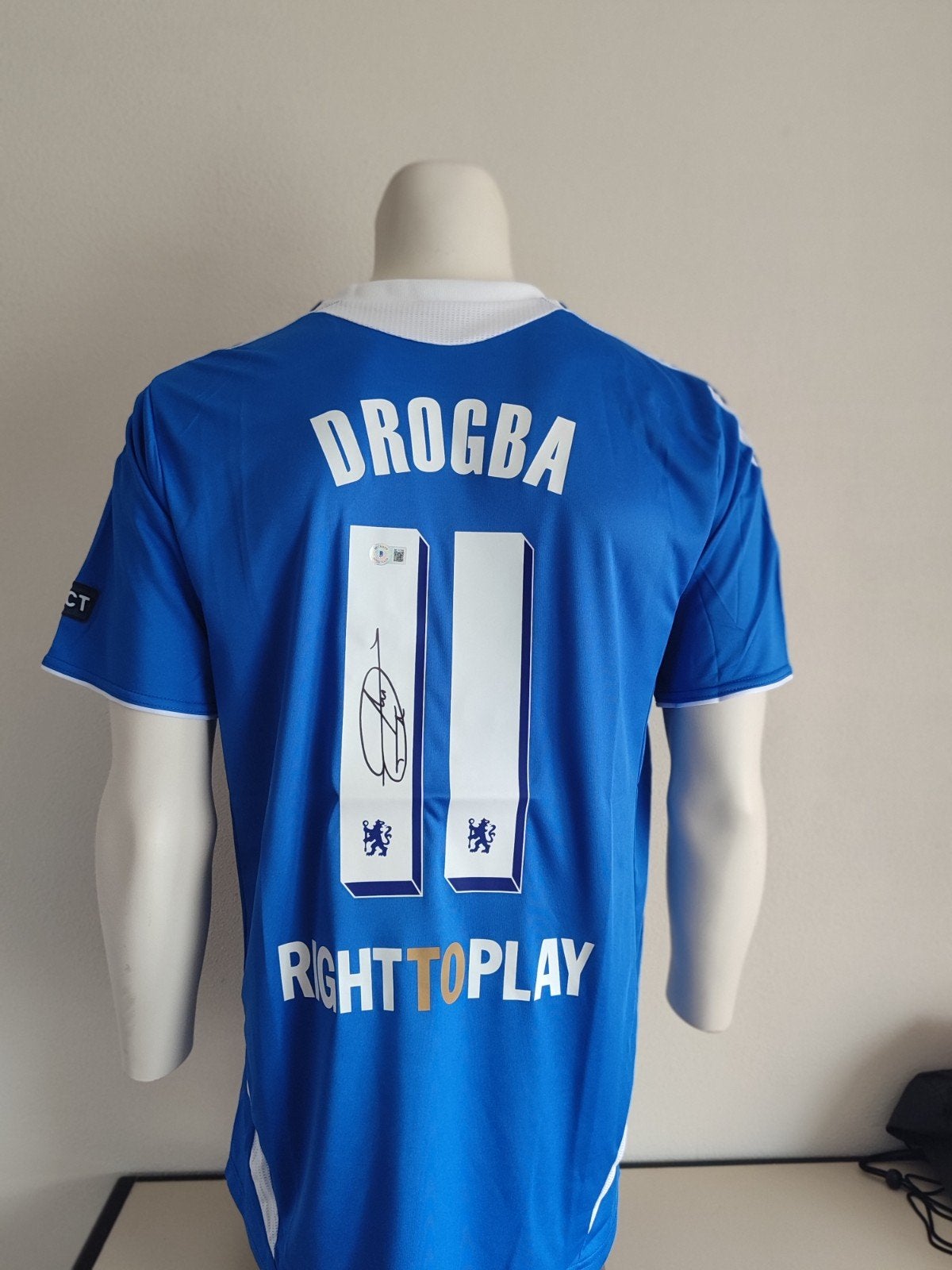 Chemise Chelsea dédicacée par Didier Drogba avec Beckett, Enlèvement ou Envoi, Maillot