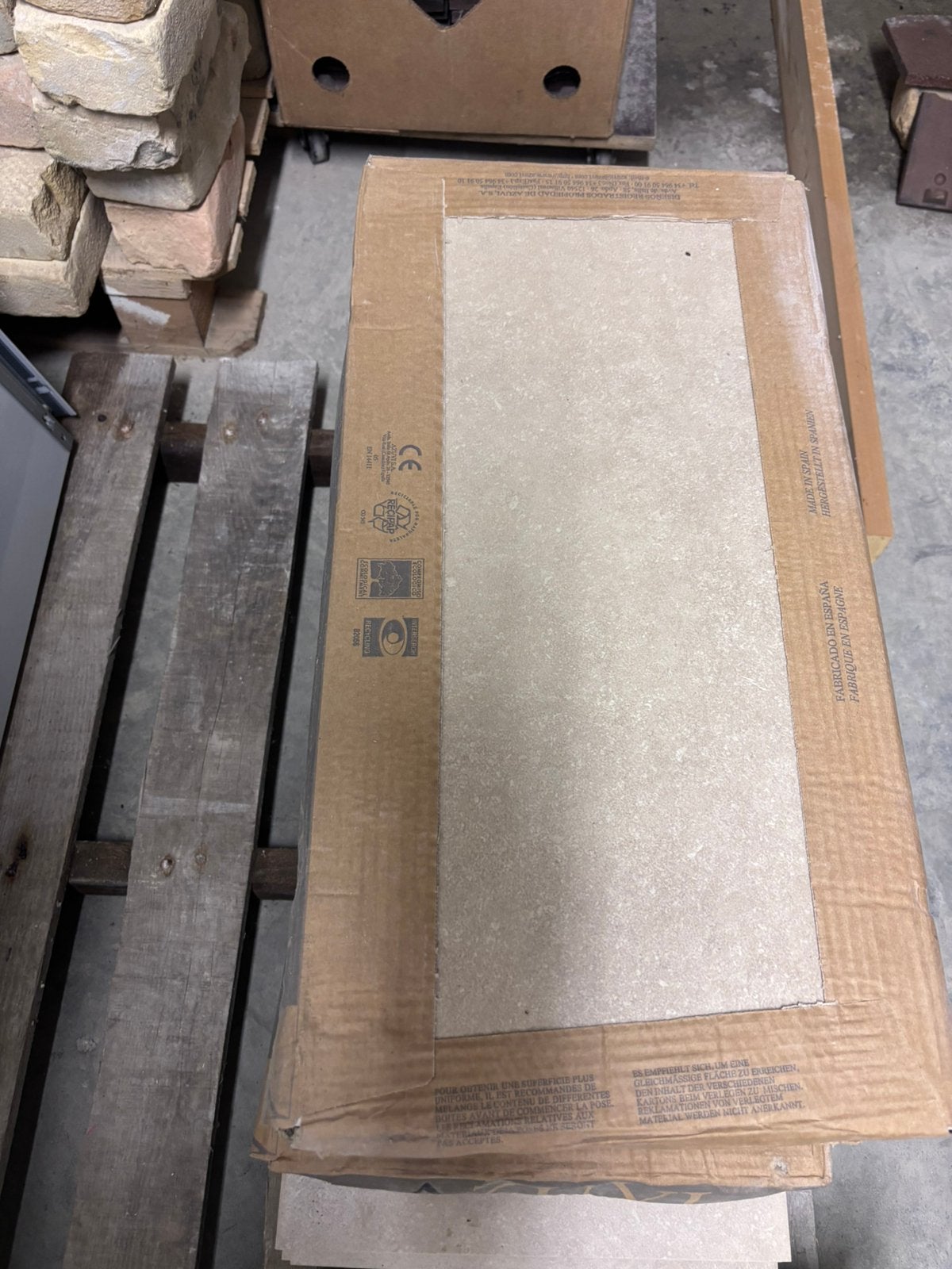 Carrelage + plinthes (beige), Enlèvement, Comme neuf