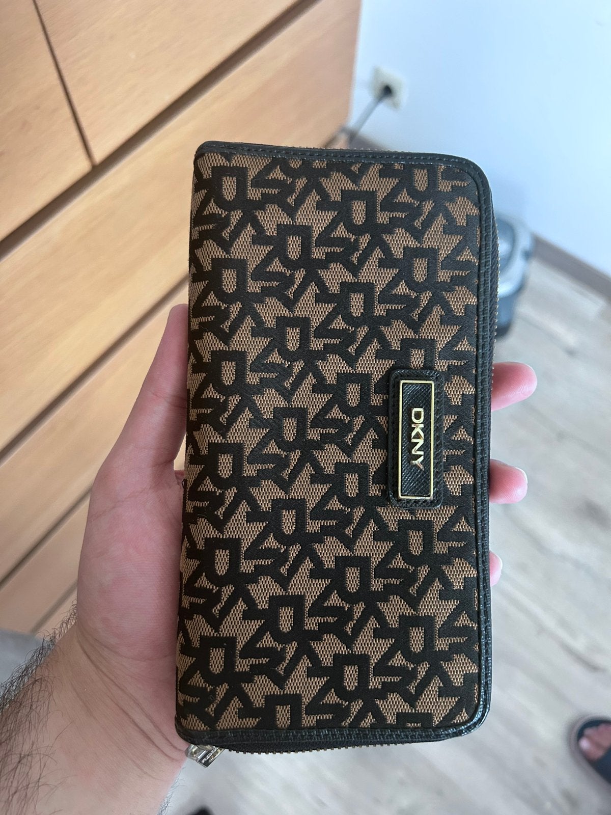 Portefeuille DKNY pour femme, multicolore, Bijoux, Sacs & Beauté, Porte-monnaie & Portefeuilles, Enlèvement ou Envoi, Comme neuf
