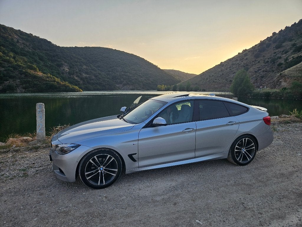BMW 318d (F34) GT M Sport - Piano - Voiture - Sans clé, Autos, Cuir, Argent ou Gris, Achat, 2165 kg